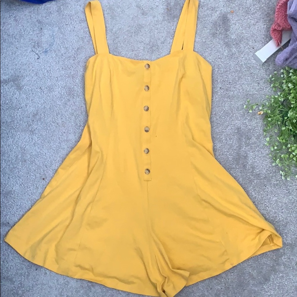 Yellow-gold romper - Forever 21